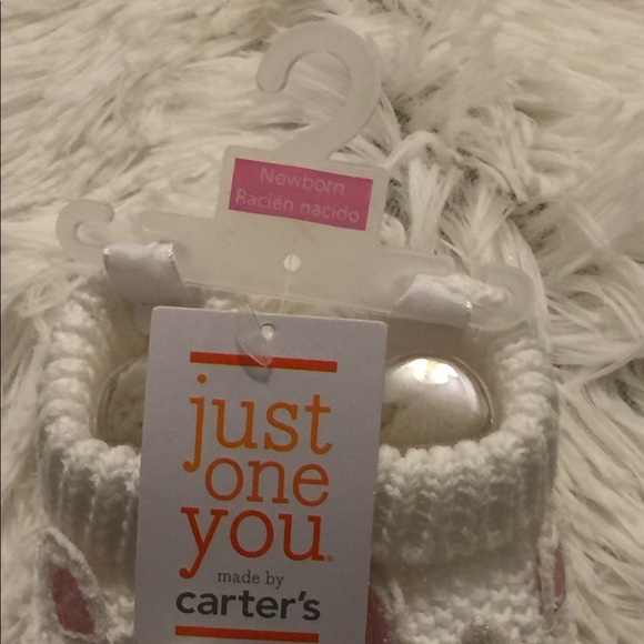 CARTERS NEWBORN SIZE. COLOR WHITE. SLIP ON. KNIT - Picture 3 of 5